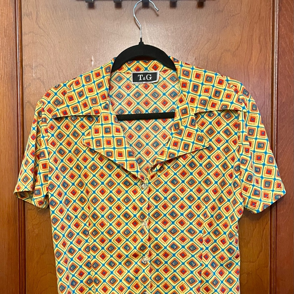 T&G Women’s (or unisex) Italian Multicolor Geometric Shirt